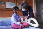 消失10年的耳朵再現！台醫助柬埔寨女童「摘除血管瘤」