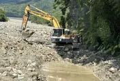 高雄班芝埔溪驚爆上游土石積水　緊急挖通堰塞湖疏水通道