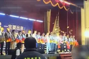 影/選前之夜羅明才台上致詞　男子撒冥紙鬧場遭逮
