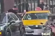 影/驚悚！火爆運將「狂毆掐脖」拖女上車、華視旁落網