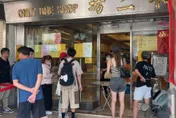 影/不二坊開放預購首日！排隊人龍40公尺、代購價飆950元