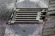 北市交警提醒：水溝蓋屬道路範圍　違規停機車將開罰