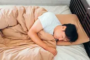 「拳頭夾腋下」竟能通鼻塞？醫：自律神經收縮血管是關鍵