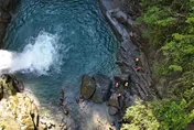 樟湖吊橋19歲印籍男大生手機、衣物留岸邊　校方：獨遊後失聯