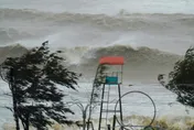 劍魚颱風重創越南16傷亡　沿海掀2米高巨浪、近60萬人疏散