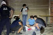 影/新莊毒鴛鴦拒檢肇事棄車逃逸　警逮人起獲各式毒品