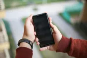 年輕人社群成癮「凌晨還在滑IG」　南韓立法禁學生上課用手機