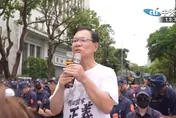 第一個爬過拒馬的白委　張啓楷還原現場批：綠背離民意太遠