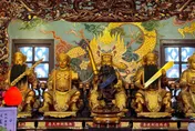神明顯靈了？　竹南龍鳳宮九尊財神「鬍鬚都變長」