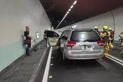 影/雪山隧道火燒車「全線封閉多車受困」！　焦黑現場直擊