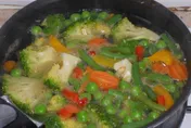燙青菜營養全失？醫公布數據打臉「還能去農藥」