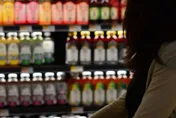 超商驚見阿姨穿制服買菸！店員「沒確認滿20歲」恐挨罰