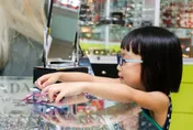 近視度數狂飆！孩子該戴角膜塑型片嗎？ 醫揭「適用條件」