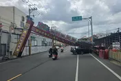 影/中台灣驚見「知名廟宇牌樓慘遭撞爛」！倒塌慘烈直擊