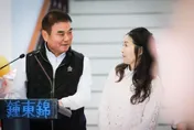 財產申報遭攻擊　鍾東錦感慨發文偷放閃：我娶到一個好老婆