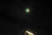 影/速度極快！福建夜空驚見詭異藍綠光　專家：疑為火流星