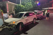 高雄男酒駕倒車失控！連撞7汽車1機車共8車遭殃