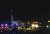 影/聯合航空故障改降大阪關西機場！「貨艙起火」疏散致2傷