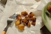 不到10塊炸魷魚要價60元！老闆稱「生食級」遭網友打臉