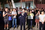 公館圓環走讀爆襲警衝突！王鴻薇轟苗博雅竟先落跑「出來道歉」