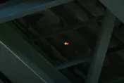 台北田徑場探照燈爆炸起火　體育局：火勢已滅無人受傷