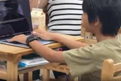 影/超狂！10歲神童開發「記帳神器」爆紅　每周六直播寫程式