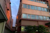 桃園電鍍工廠「儲槽突起火」　急出動30車68人灌救
