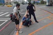 高雄大樓爆血案！保全持剪刀狂刺2同事　「腹部中刀」送醫