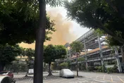 影/中鋼高雄廠大火竄濃煙！疑「焦爐線路異常」　警消戒備中