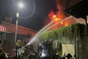 影/台南大火噬民宅　5人躲陽台獲救、屋主母親命喪火窟