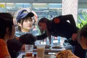 影/汐止現「顏值超頂」女警小姐姐！暖心39秒叫醒顧客網瘋傳