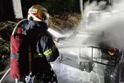 國軍悍馬車演訓時起火遭烈焰吞噬　燒到剩骨架幸無人傷