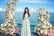 比新娘還嬌！「最美檢察官」圓伴娘夢　湖水綠禮服驚豔全場