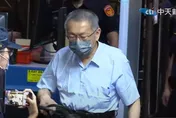 影/柯文哲重病現身！感冒+帶狀疱疹　出庭戴口罩咳嗽不停