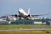 準備飛往羽田！日航客機起飛前突冒煙　機上245人急疏散