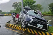 影/花蓮警車自撞分隔島釀1死2傷　通緝犯重傷不治