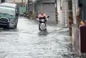 影/每逢大雨必成災！台東豐榮路69巷又淹水　住戶家具受損