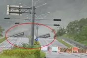 影/直擊！馬太鞍溪橋遭洪水沖毀　在場人員驚呼「橋掉了」