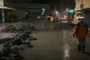 水終於退了！洪水夾帶泥流　花蓮光復市區清淤中