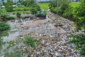 花蓮光復鄉慘況曝！道路驚見「垃圾河」　全沖來擋家門口