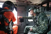 陸軍司令抵花蓮指揮救災！AAV7兩棲突擊車出動跨區增援