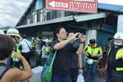 搭火車親赴花蓮光復！張善政「背包客」打扮低調勘災