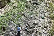 影/垃圾堆10層樓高！貴州天然溶洞淪垃圾場　官方急清運