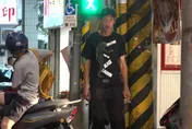 唐治平夜晚遊走北市街頭　身形消瘦變成「皮包骨」