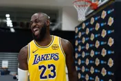 NBA/坐骨神經痛！詹皇缺席湖人首日訓練營　主帥：盼季前賽能打1場