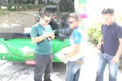 影/台中驚見「武裝遊覽車」！搜出仿貝瑞塔槍彈