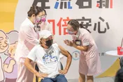 打氣燙！流感、新冠疫苗接種量創新高　皆為去年2倍以上