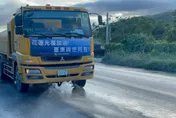 台東縣府出動抓斗車、清溝車　助光復災區環境復原