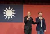 同框韓國瑜嗨唱「愛拚才會贏」　羅智強喊選到底：一定逆轉勝