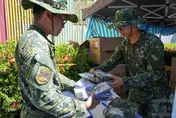 力挺光復鄉救災官兵　花東防衛部開設服裝補給站